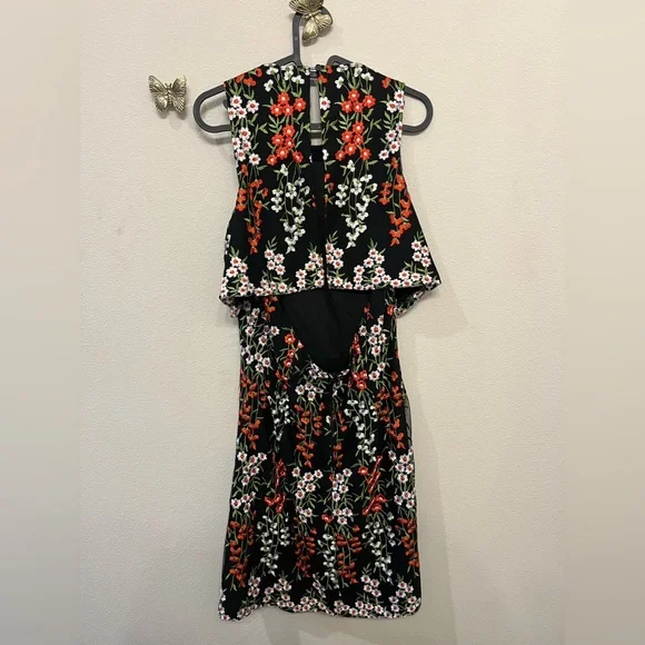 Gianni Bini Black and Red Embroidered Floral Midi Dress Open Back Size 6 - Picture 9 of 10